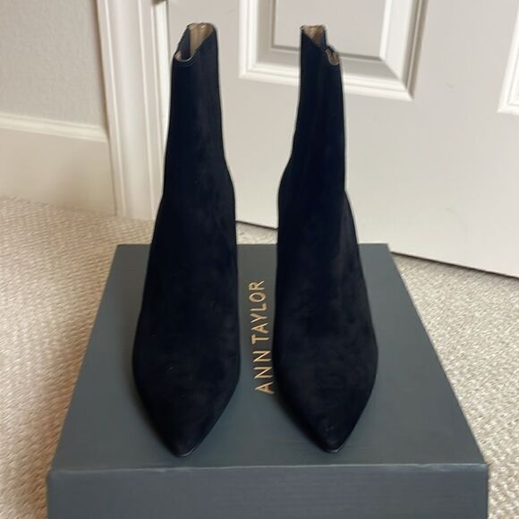 NIB Ann Taylor Chelsea Suede Bootie - Picture 5 of 7